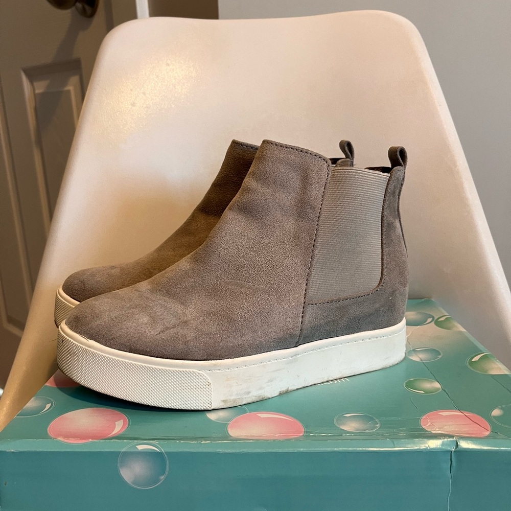Cute gray wedge boots